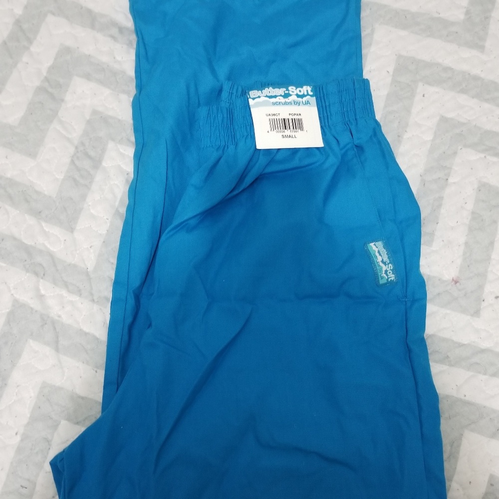 Scrub set